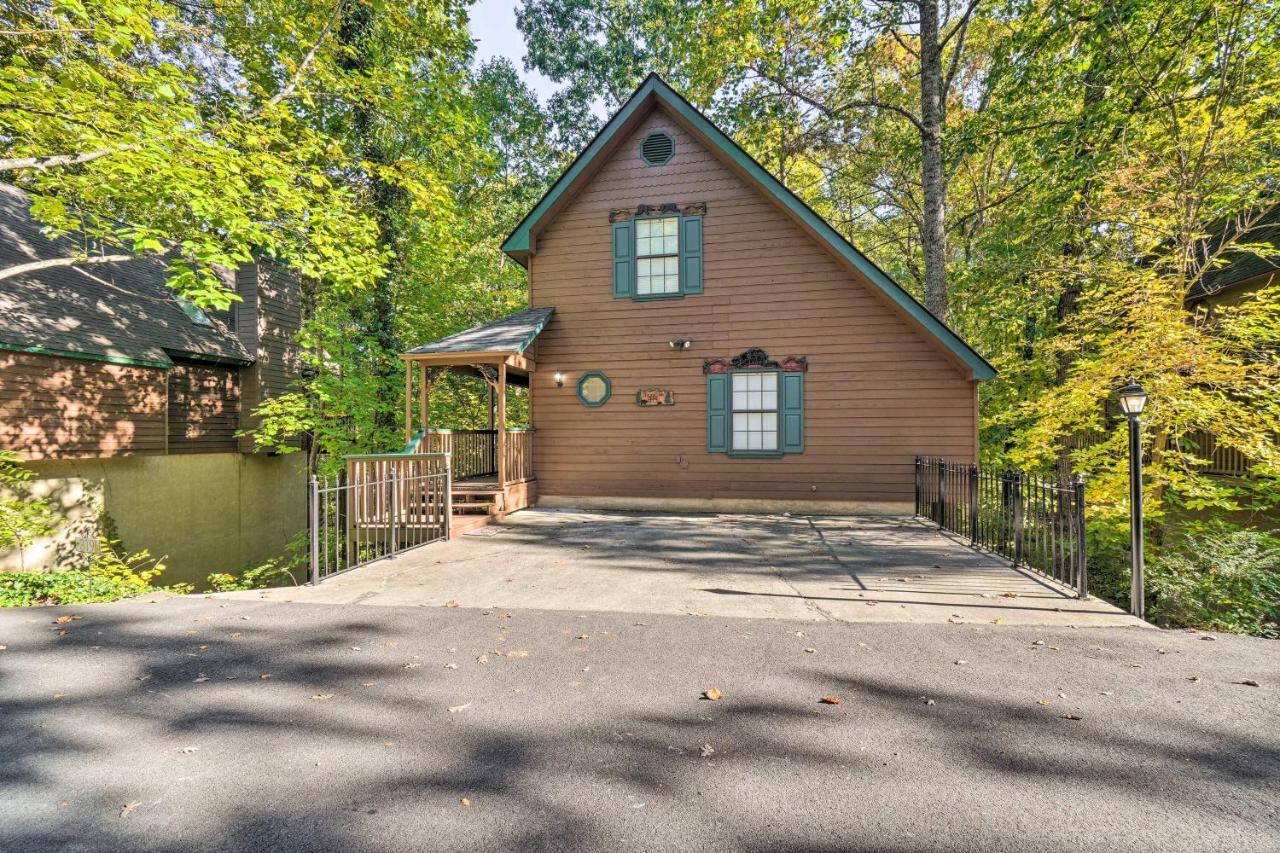 Picturesque Pigeon Forge Cabin With Mountain Views Eksteriør billede