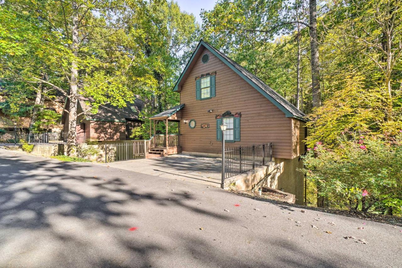 Picturesque Pigeon Forge Cabin With Mountain Views Eksteriør billede