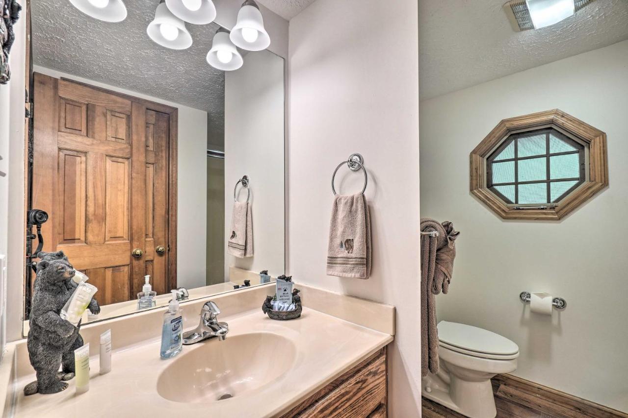Picturesque Pigeon Forge Cabin With Mountain Views Eksteriør billede